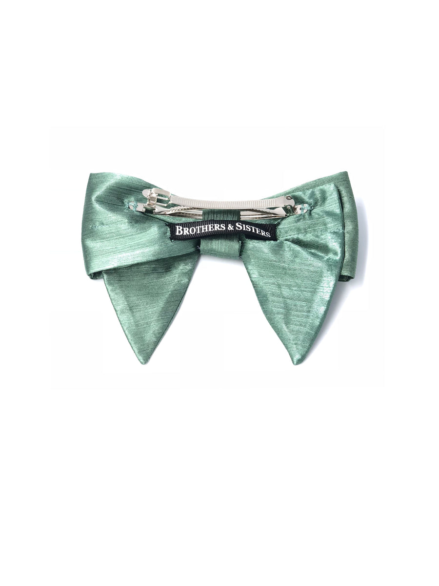 Green bow clip