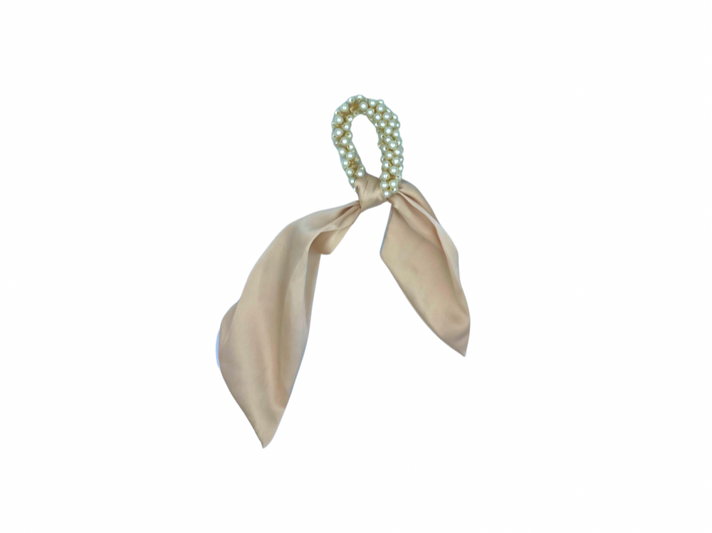 Darker beige pearls scrunchie