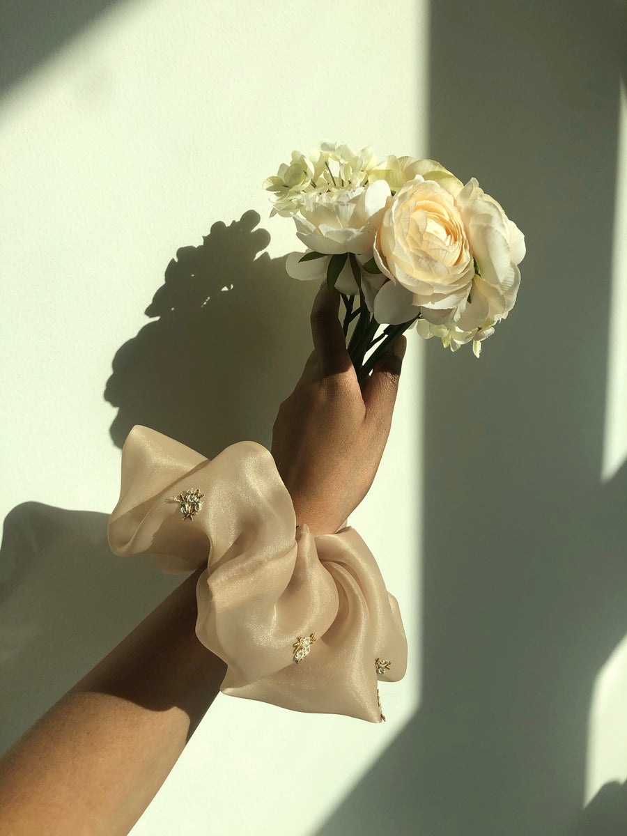 Camel flowers scrunchie